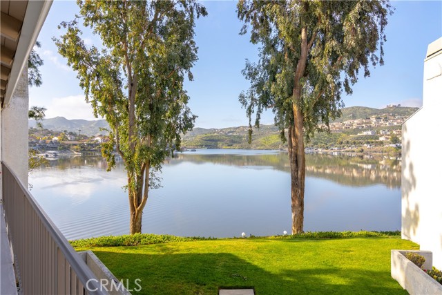 Detail Gallery Image 4 of 36 For 22168 Treasure Island Dr #18,  Canyon Lake,  CA 92587 - 2 Beds | 2 Baths