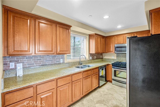 Detail Gallery Image 11 of 34 For 26404 Vermont #19,  Harbor City,  CA 90710 - 2 Beds | 2/1 Baths