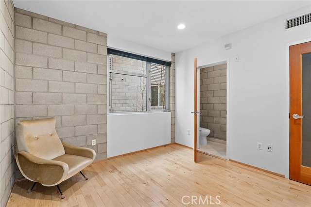 3450 Cahuenga Boulevard, Universal City CA: https://media.crmls.org/medias/4c557a2c-9973-40a4-bbb3-143b8f03451f.jpg