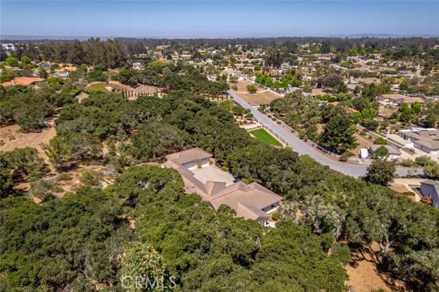 615 Sweet Donna Place, Nipomo CA: https://media.crmls.org/medias/4c558158-ee34-4318-920f-4d2f5486fe5b.jpg