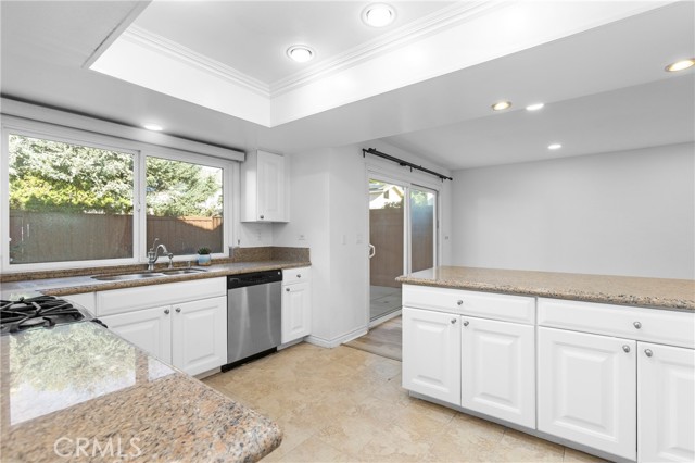 Detail Gallery Image 11 of 26 For 7 Chattanooga, Irvine,  CA 92620 - 4 Beds | 3 Baths