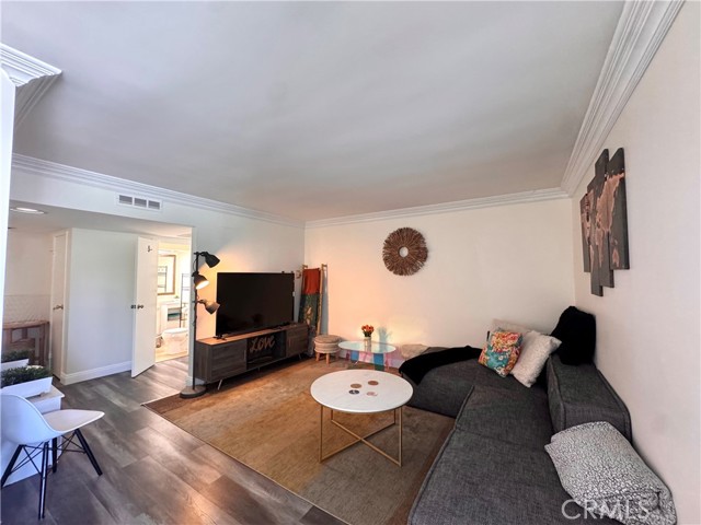 Detail Gallery Image 6 of 19 For 540 Kelton #502,  Los Angeles,  CA 90024 - 2 Beds | 2/1 Baths