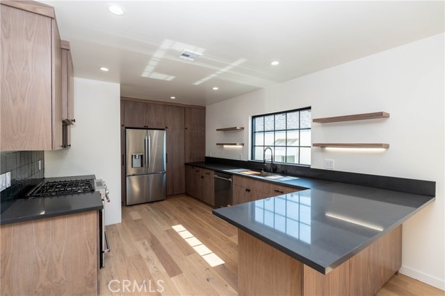 Detail Gallery Image 6 of 33 For 1242 W Summerland Ave, San Pedro,  CA 90732 - 2 Beds | 1 Baths