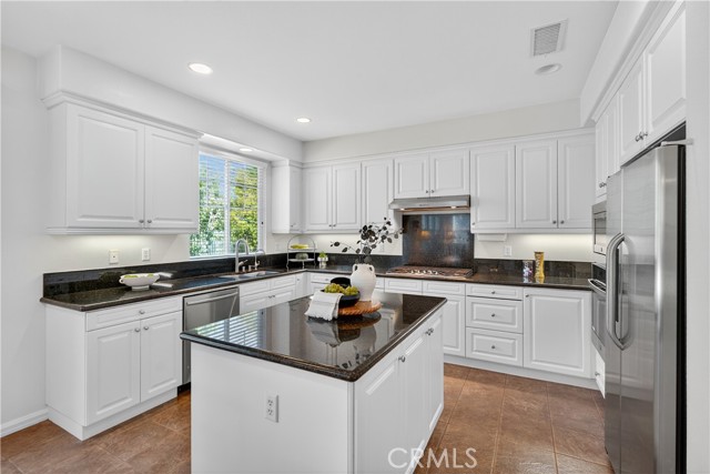 Image 5 of 46 For 26812 Peppertree Drive