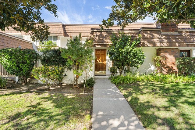 Detail Gallery Image 15 of 19 For 22158 James Alan Cir, Chatsworth,  CA 91311 - 3 Beds | 3 Baths