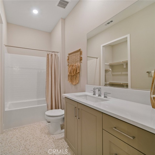 Detail Gallery Image 22 of 35 For 29409 via Diamante, Valencia,  CA 91354 - 3 Beds | 3/1 Baths