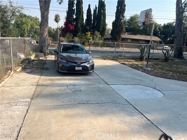 10457 50th Street, Jurupa Valley CA: https://media.crmls.org/medias/4c5a1775-8b75-49a5-8eb4-b3f6a563c274.jpg