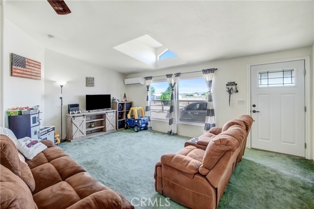 Detail Gallery Image 5 of 28 For 25635 Kargat St, Lancaster,  CA 93536 - 3 Beds | 2 Baths