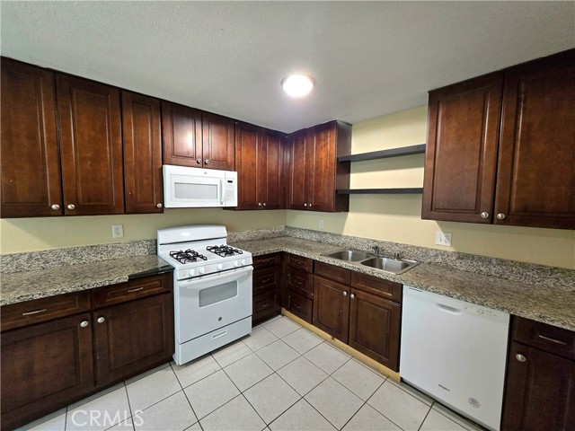 Detail Gallery Image 8 of 17 For 308 N Camellia Ave #B,  Ontario,  CA 91762 - 2 Beds | 1/1 Baths