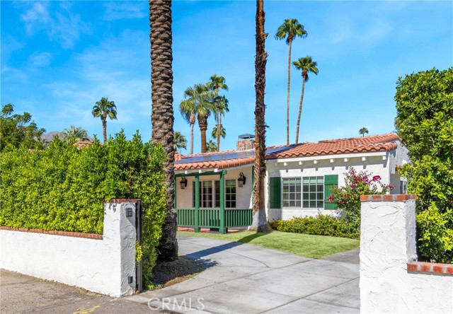 Detail Gallery Image 2 of 36 For 418 E via Colusa, Palm Springs,  CA 92262 - 4 Beds | 3/1 Baths