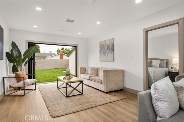 5161 E 27th Street, Long Beach CA: https://media.crmls.org/medias/4c5b4b5f-02de-43ce-aaea-dabaaabe1241.jpg