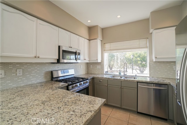 Detail Gallery Image 9 of 29 For 574 N Pageant Dr #E,  Orange,  CA 92869 - 3 Beds | 2/1 Baths