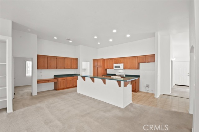 Detail Gallery Image 8 of 24 For 8910 Newcastle, Hesperia,  CA 92344 - 4 Beds | 3 Baths