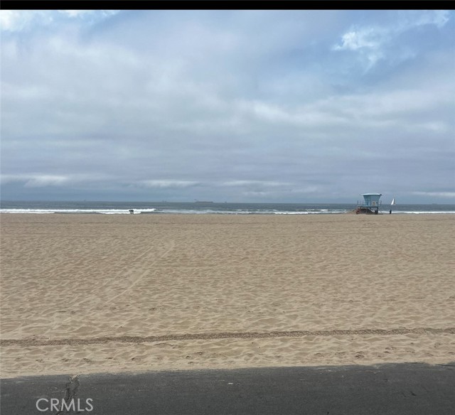711 Pacific Coast, Huntington Beach CA: https://media.crmls.org/medias/4c5bc90a-88a8-494f-85ae-05ff9acacc17.jpg