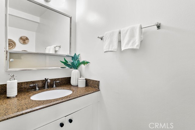 Detail Gallery Image 10 of 22 For 10173 Holburn Dr, Huntington Beach,  CA 92646 - 2 Beds | 1/1 Baths