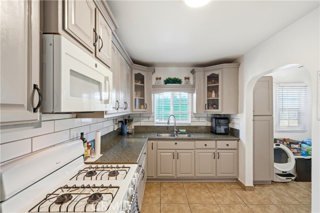 Detail Gallery Image 13 of 21 For 2652 109th, Lynwood,  CA 90262 - 2 Beds | 1 Baths