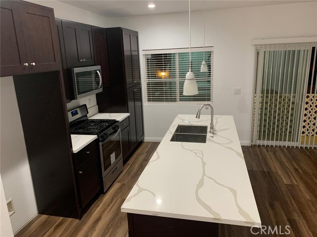 1057 circle city dr Circle, Corona CA: https://media.crmls.org/medias/4c5c6e11-aa7c-4202-aafa-b2a312a22e73.jpg