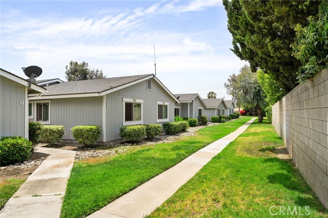 4622 San Jose Street, Montclair CA: https://media.crmls.org/medias/4c5d2ed7-d8c2-4733-9d36-ff122b2ba9b6.jpg