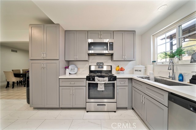 Detail Gallery Image 6 of 25 For 371 S Alexander Ave, Upland,  CA 91786 - 3 Beds | 2 Baths