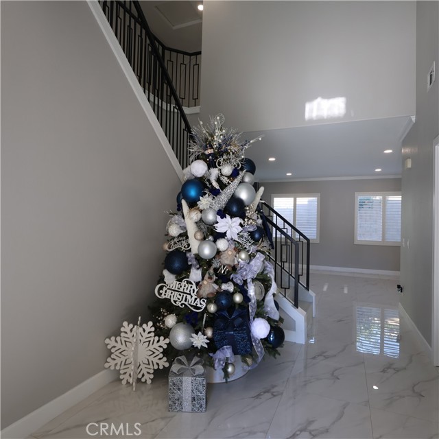 Detail Gallery Image 4 of 46 For 12460 Black Horse St, Corona,  CA 91752 - 5 Beds | 3 Baths