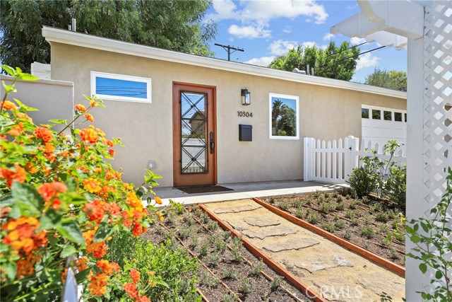 4855 Arcola Avenue, Toluca Lake CA: https://media.crmls.org/medias/4c5e714f-0eab-4fdd-a532-3166d07e91e0.jpg