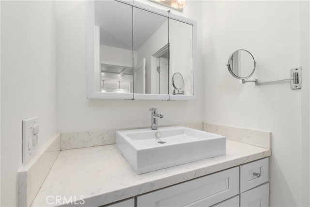 Image 18 of 33 For 5257 Radford Ave  101