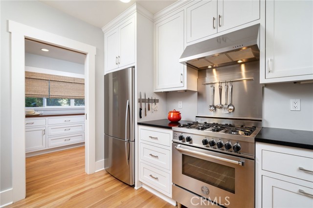 Detail Gallery Image 8 of 46 For 330 W 6th St, Claremont,  CA 91711 - 2 Beds | 1 Baths