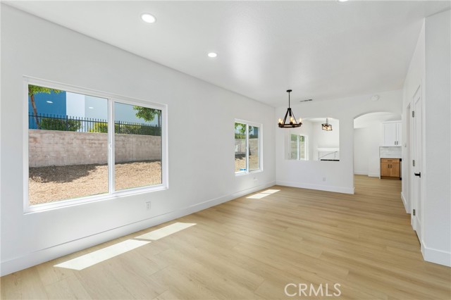 2504 N Fitzsimmons Avenue, Rialto CA: https://media.crmls.org/medias/4c5fd9d5-5e6b-4f0e-8c4e-eda94b3dc34a.jpg