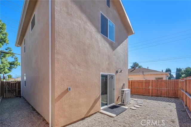 Detail Gallery Image 9 of 29 For 10663 Encino, Granada Hills,  CA 91344 - 2 Beds | 2 Baths
