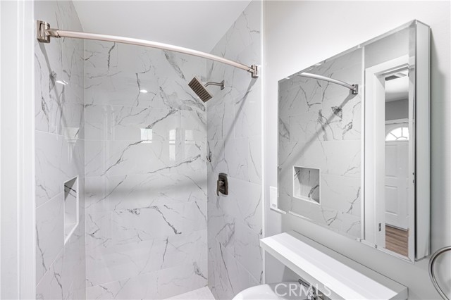 Detail Gallery Image 10 of 15 For 16440 Donmetz St, Granada Hills,  CA 91344 - 1 Beds | 1 Baths