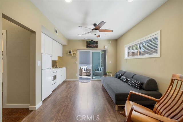 Detail Gallery Image 5 of 14 For 215 Monterey #STUDIO,  Laguna Beach,  CA 92651 - 0 Beds | 1 Baths