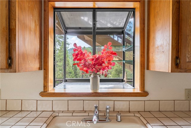 Detail Gallery Image 8 of 41 For 24259 Zurich Dr, Crestline,  CA 92325 - 5 Beds | 3 Baths