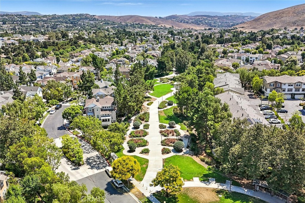 https://media.crmls.org/medias/4c626977-705e-4e1d-8a9c-a1a977284c02.jpg?preset=X-Large