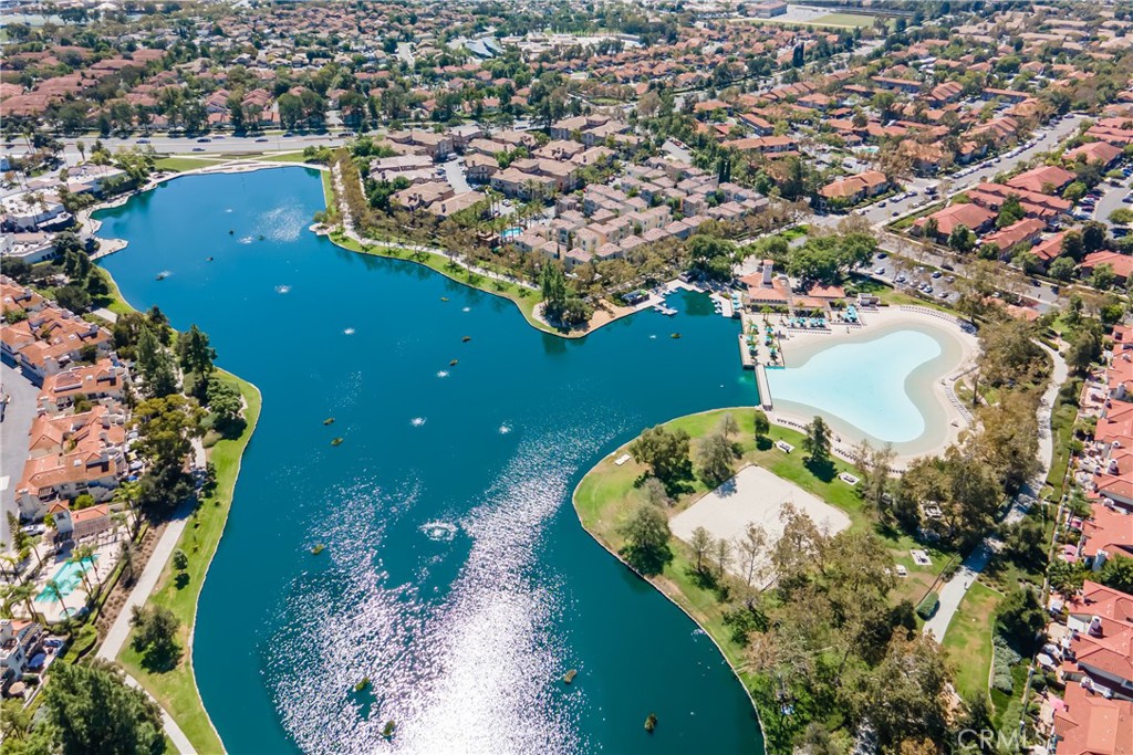 https://media.crmls.org/medias/4c626cc5-556b-4e82-a1e5-e35146eb6b50.jpg?preset=X-Large