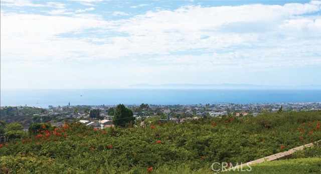 Detail Gallery Image 2 of 37 For 23 San Mateo Way, Corona Del Mar,  CA 92625 - 5 Beds | 3 Baths
