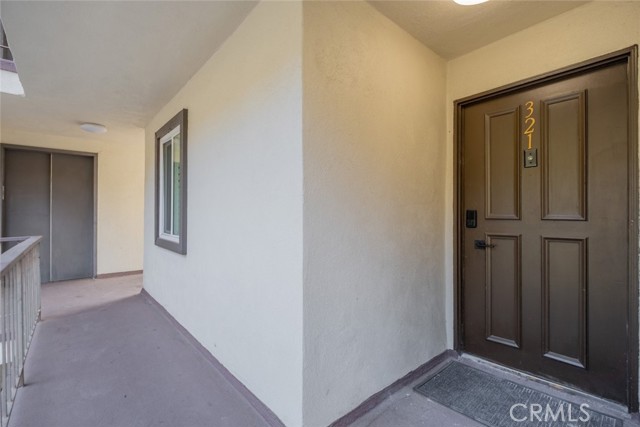 Detail Gallery Image 5 of 23 For 1935 Alpha Rd #321,  Glendale,  CA 91208 - 2 Beds | 2 Baths