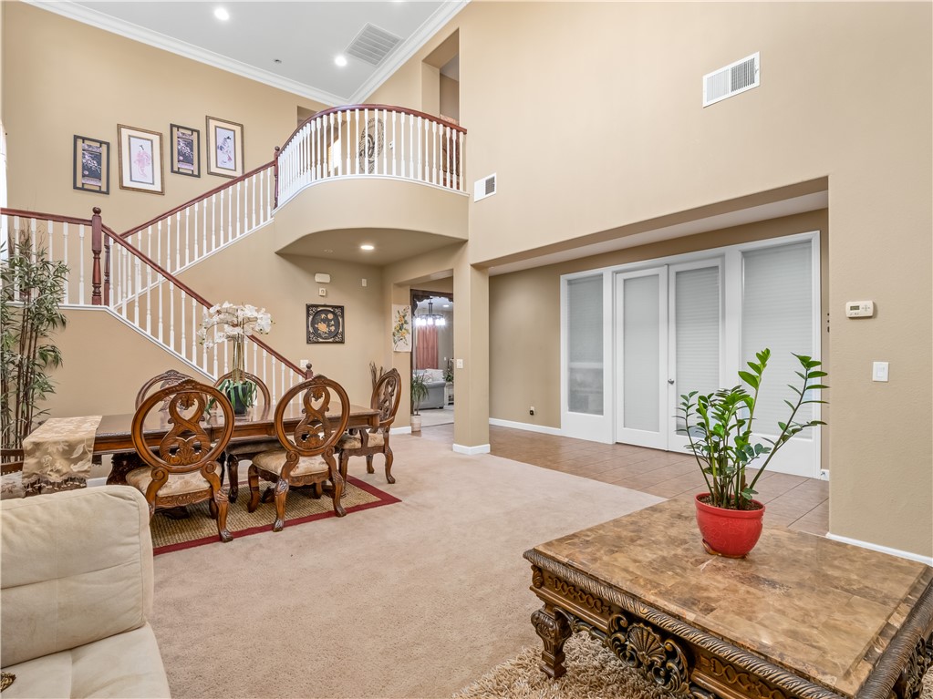 Detail Gallery Image 9 of 44 For 4371 N Bain Ave, Fresno,  CA 93722 - 5 Beds | 3/1 Baths