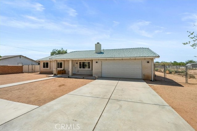 22393 Lone Eagle Road, Apple Valley CA: https://media.crmls.org/medias/4c635be8-bbd2-414d-8738-1bd64ad5d49a.jpg