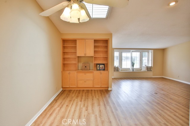 1240 Oakmont Dr, Seal Beach CA: https://media.crmls.org/medias/4c63d93f-2d8e-4d76-ac72-e8a1796770cc.jpg