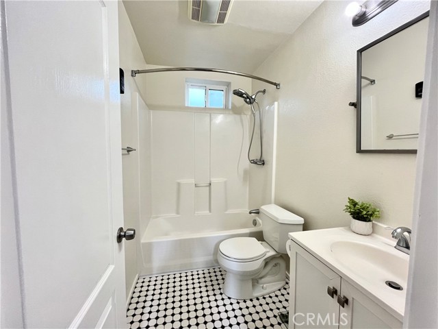 Detail Gallery Image 12 of 31 For 2350 Highbury Ave, Los Angeles,  CA 90032 - 5 Beds | 2 Baths