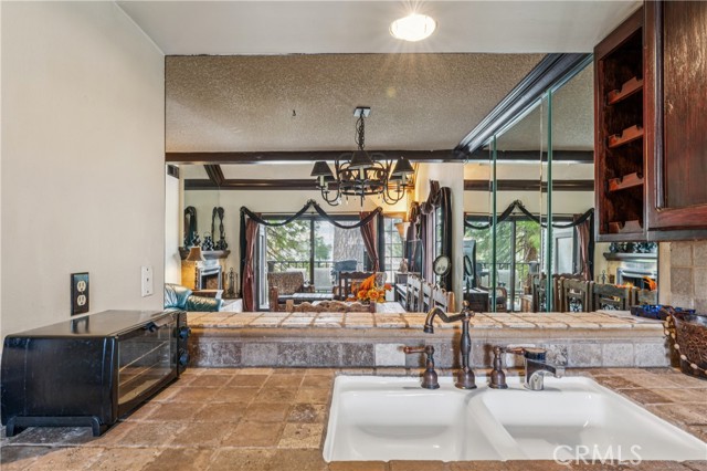 Detail Gallery Image 5 of 22 For 203 Village, Lake Arrowhead,  CA 92352 - 3 Beds | 2 Baths