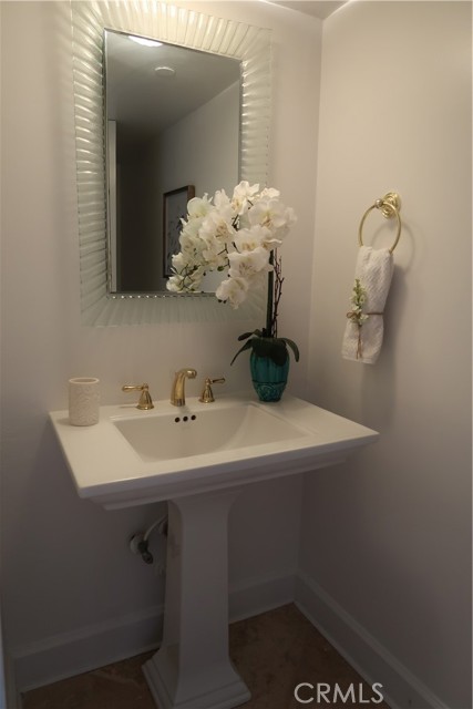 Detail Gallery Image 17 of 51 For 16802 Kamalii, Huntington Beach,  CA 92649 - 6 Beds | 5/1 Baths