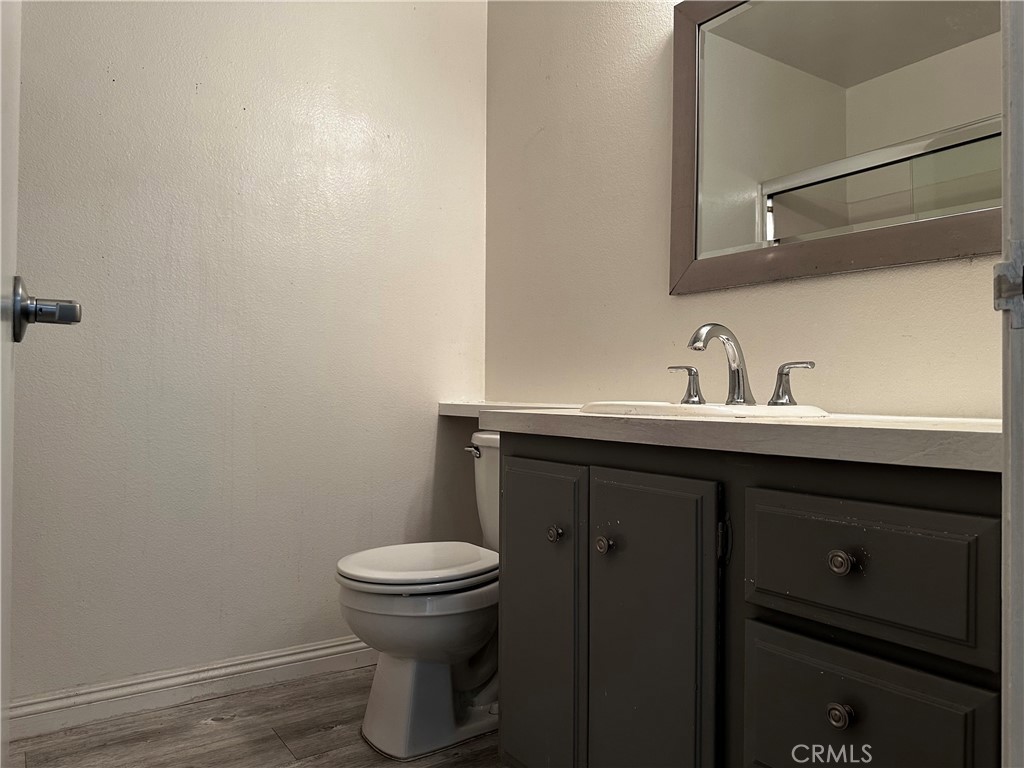 https://media.crmls.org/medias/4c65a3a8-ac9b-42f8-80af-0ad3b247ebf6.jpg?preset=X-Large