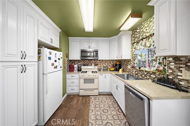 Detail Gallery Image 14 of 29 For 2313 Mesquite, Corona,  CA 92882 - 3 Beds | 2 Baths