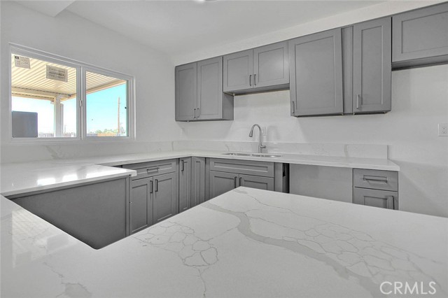 Detail Gallery Image 15 of 44 For 20916 Thunderbird Rd, Apple Valley,  CA 92307 - 3 Beds | 2 Baths
