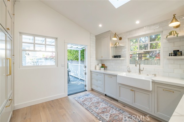 Detail Gallery Image 35 of 74 For 920 Marco Pl, Venice,  CA 90291 - 3 Beds | 2 Baths