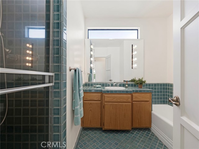 Detail Gallery Image 27 of 55 For 345 S Beachwood Dr, Burbank,  CA 91506 - 5 Beds | 3 Baths