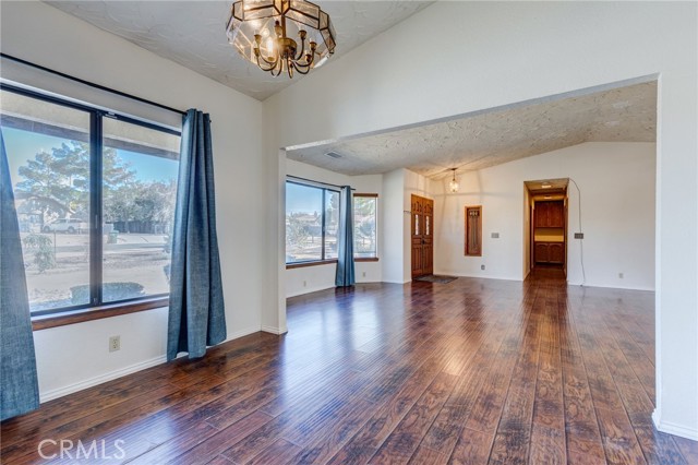 Detail Gallery Image 18 of 43 For 14076 Wawona Rd, Apple Valley,  CA 92307 - 3 Beds | 2 Baths