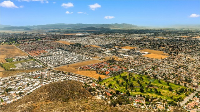 27411 Santa Fe Street, Hemet CA: https://media.crmls.org/medias/4c680d98-f696-4648-a1ec-1c7a5741e817.jpg
