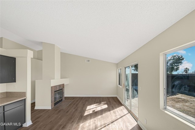 Detail Gallery Image 11 of 28 For 1048 Sequoia Lane, Rosamond,  CA 93560 - 3 Beds | 2 Baths